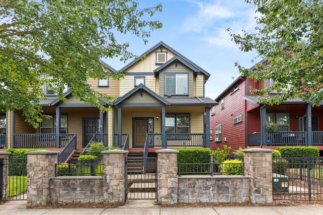 Photo - Available NOW Hillsboro End Unit Townhome ...