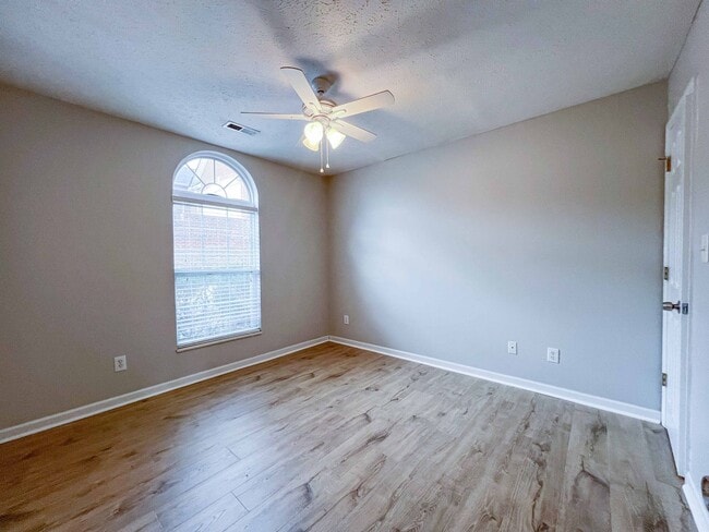 Photo - 2-Bedroom + office Condo Retreat with Pool Access