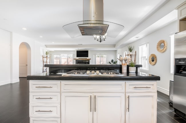 Photo - 215 Alexander Ct