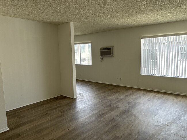 Photo - Eastborne III Apartments