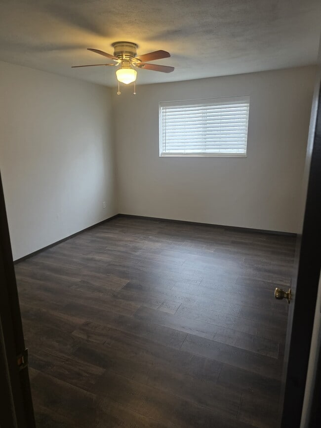 Large bedroom window - 212 N 44th St Unit #5 The Danielle