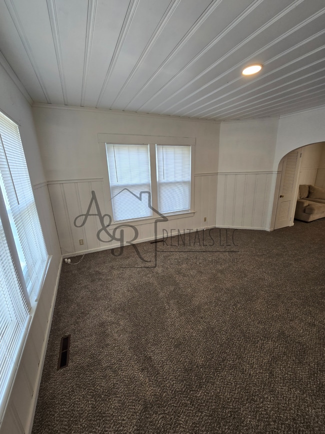 Photo - 109 E Williams St