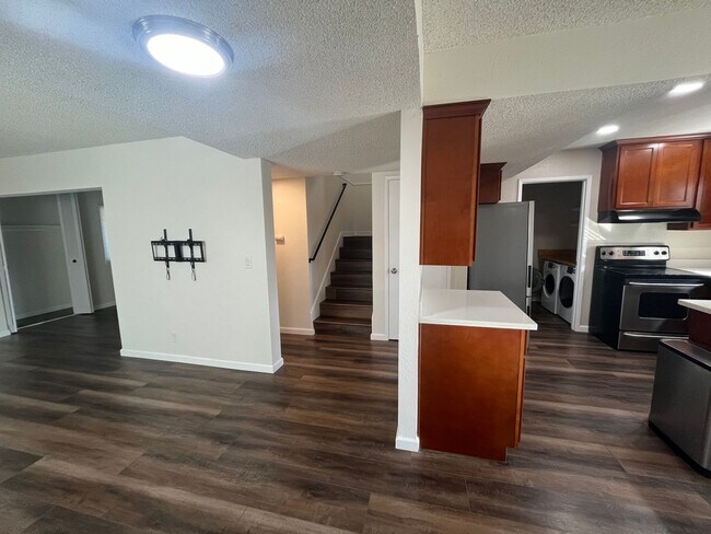 5222 Greenberry Dr