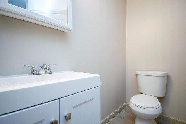 Photo - 479 Farmington Ave Unit 203