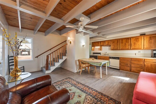 Photo - 705 Buttonwood St