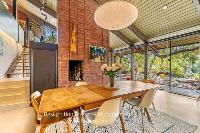 Photo - 1716 Putney Rd