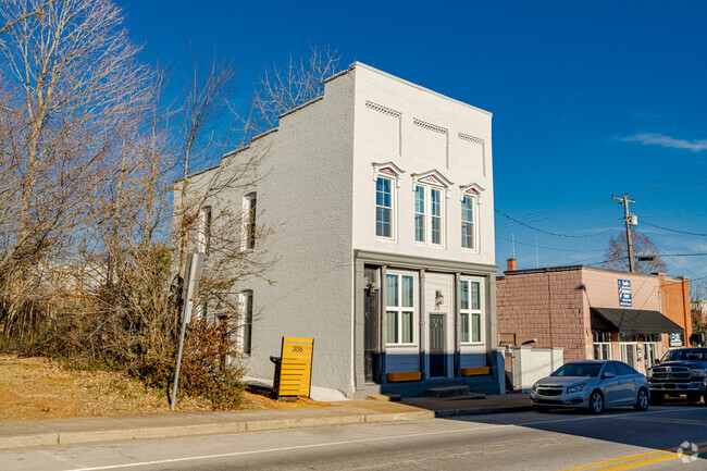 Building Photo - 306 Main St Rental