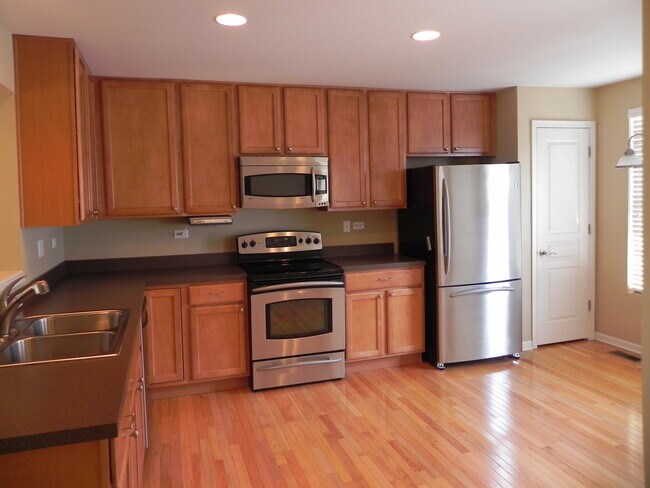 1137 Reserve Dr