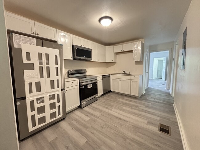 Photo - 1997 W 20th St