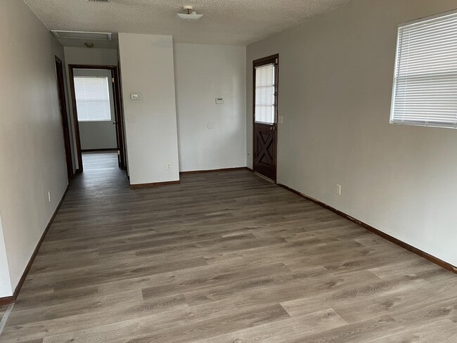 Photo - 2128 Woodside St