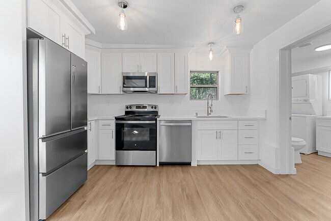 3212 Hamilton Way