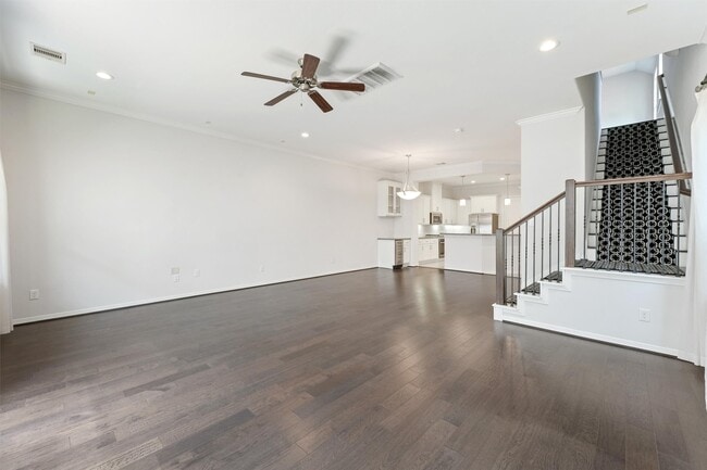 Photo - 2107 Crockett St