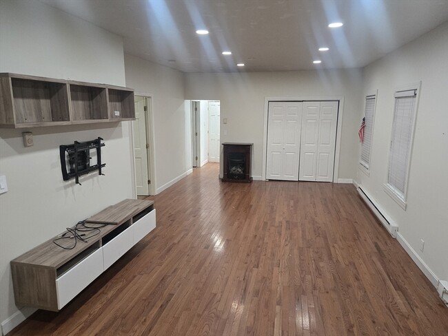 Photo - 380 Grafton St Unit 1