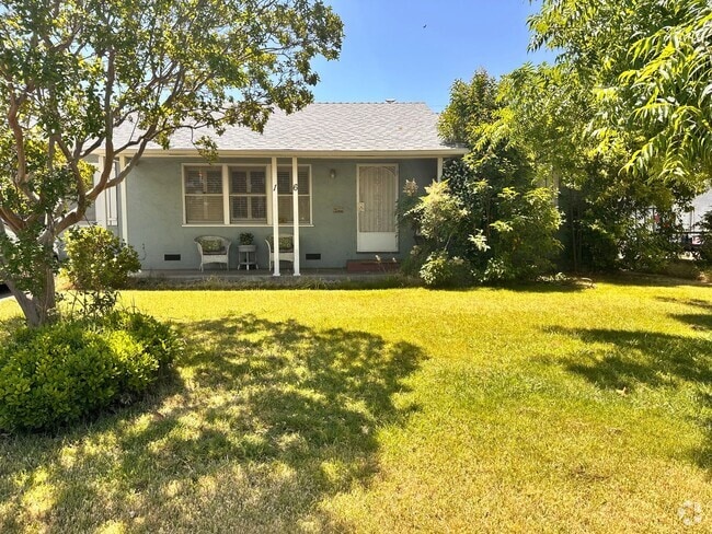 Building Photo - Well Located 1 Story Home Near Colleges