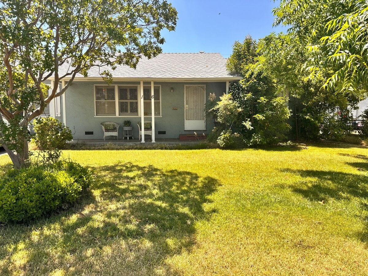 Well Located 1 Story Home Near Colleges - Well Located 1 Story Home Near Colleges