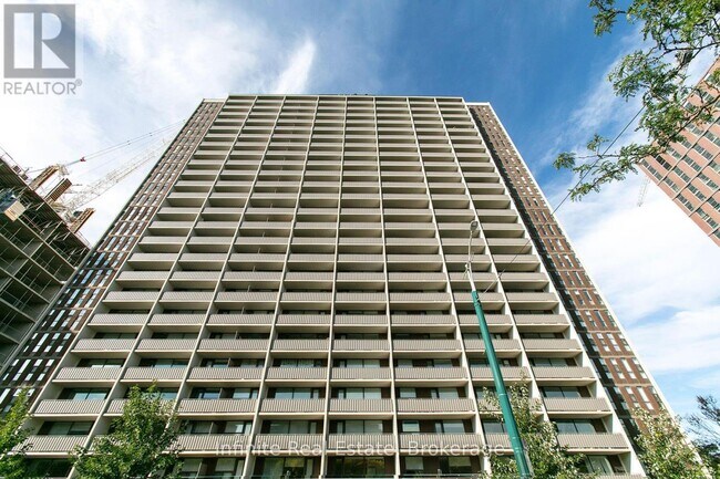 Photo - 666 Spadina Ave. Unit 711