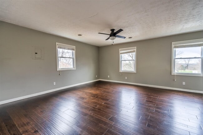 Photo - 2426 Lewisburg Rd