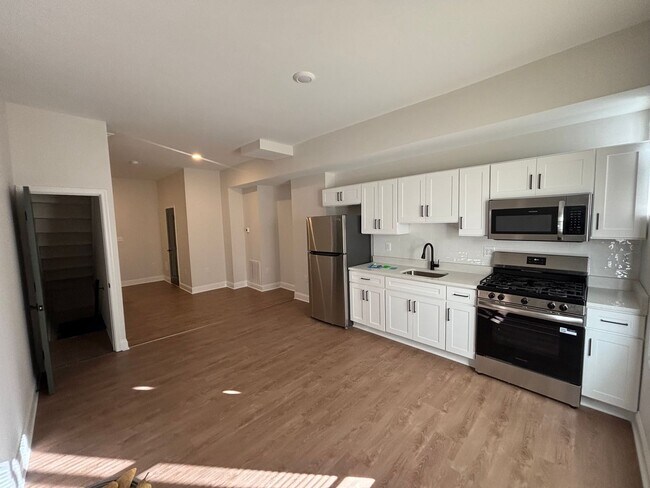 Photo - Newly Renovated 4BR/2BA Family Home in Win...