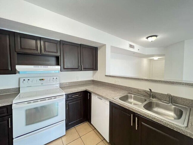 Photo - The Oaks in North Miami