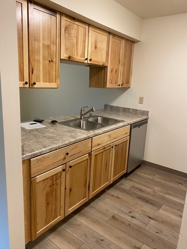 Photo - Cedar Edge Apartments