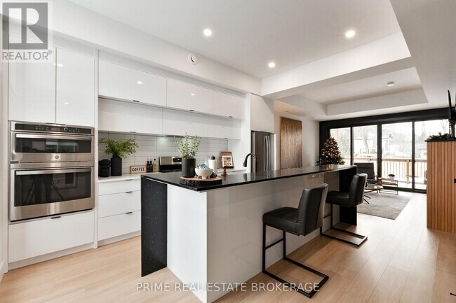 Photo - 417 Base Line Rd E Unité 1