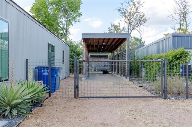 Photo - 1021 Nomas St