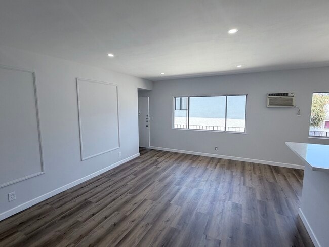 Building Photo - 1223 N Kingsley Dr Unit Kingsley APT