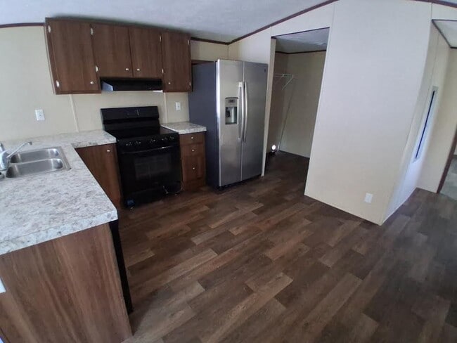 Photo - 249 Ceceile St