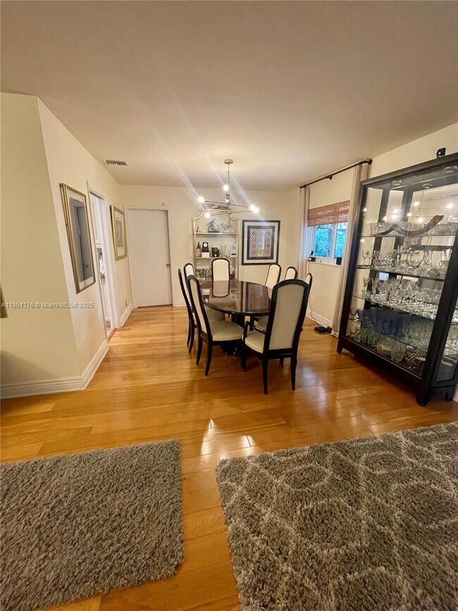 Photo - 1013 E Cypress Dr