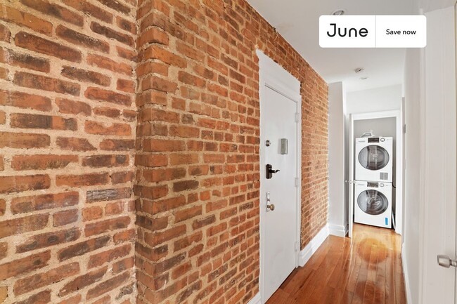 Photo - 23 E 109th St