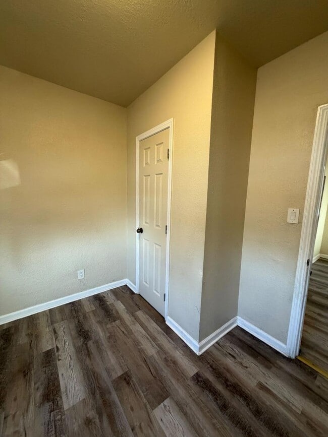 Photo - 661 Clara St