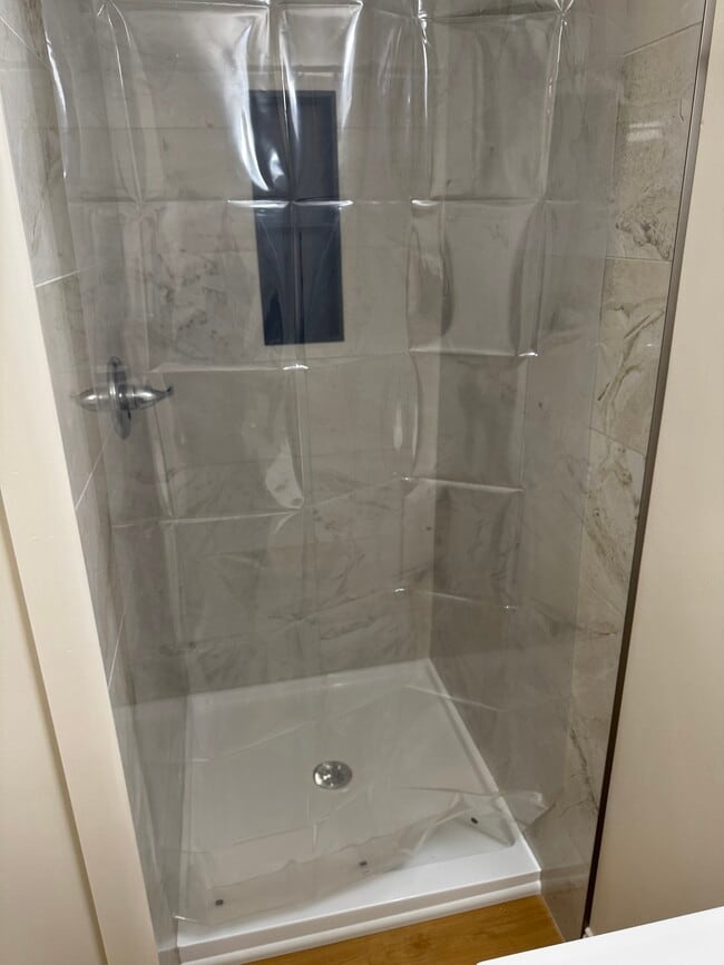 Tile - 418 N Broadway St Unit 3