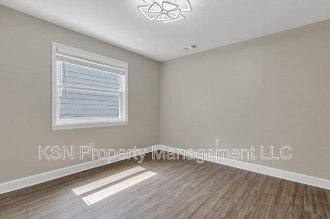 Photo - 2010 Vermont Ave