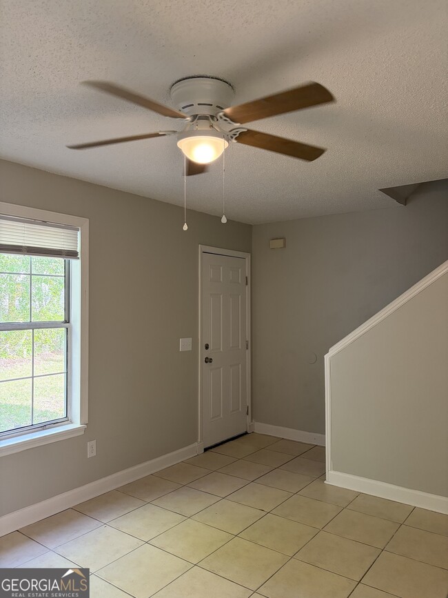 Photo - 724 Morningside Ln