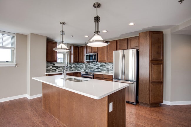 Building Photo - 525 W Lafayette Blvd Unit 18D