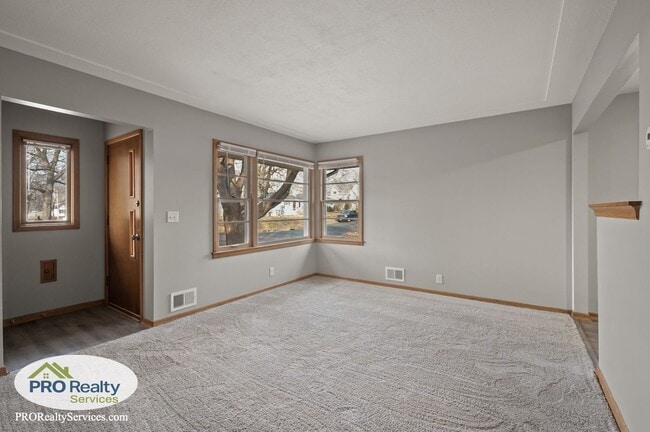 Photo - 4359 7th St NE