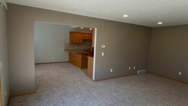 Photo - 2456-2456 Millview