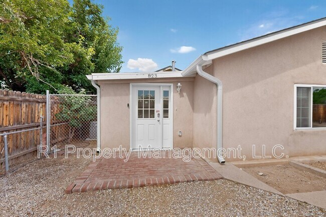 Photo - 823 San Lorenzo Ave NW
