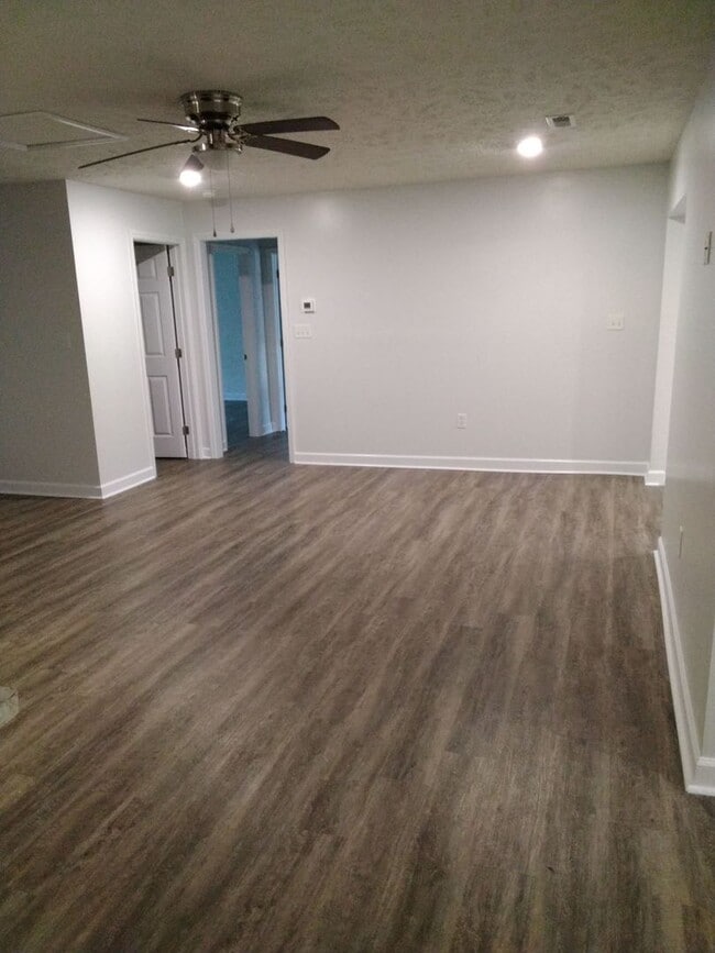 Photo - 618 Hiawatha Rd Unit B