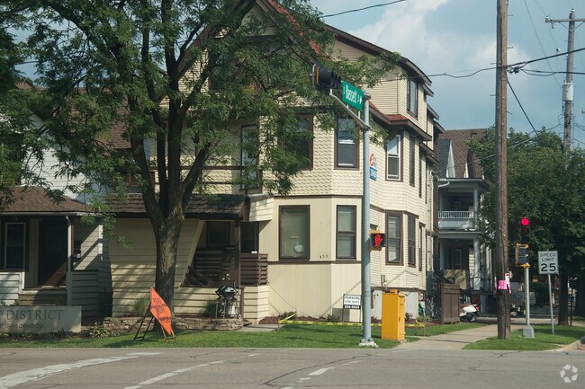 Photo - 453 W Washington Ave Apartments