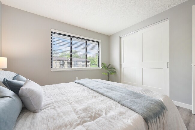 Oakwood Park Apartments