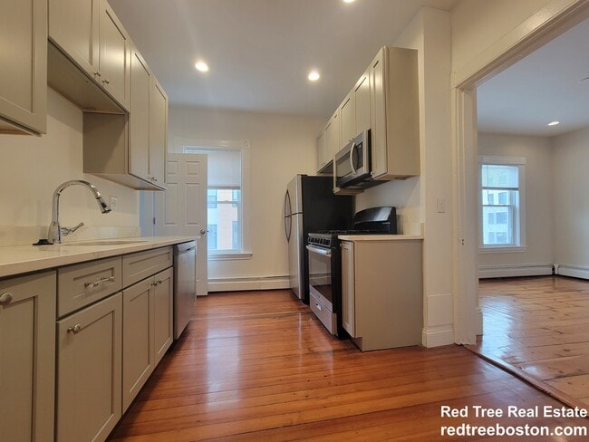 Photo - 319 Dorchester St