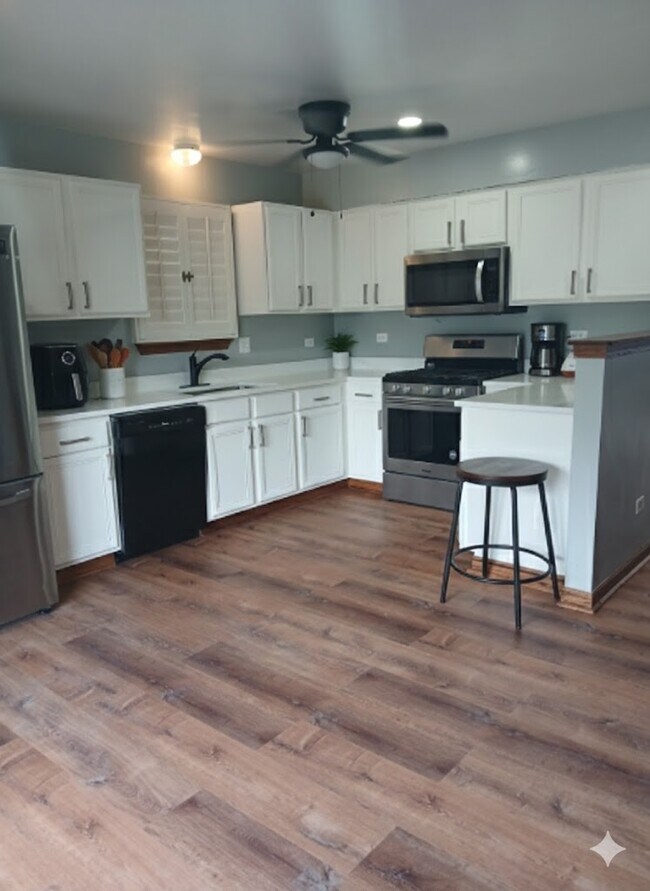 Photo - 2076 Longwood Ct