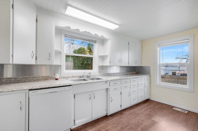 Photo - Beautiful 2 Bed, 1 Bath Rental Home in Happy Valley Neighborhood!