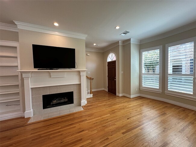 Photo - 6835 Staffordshire Crescent