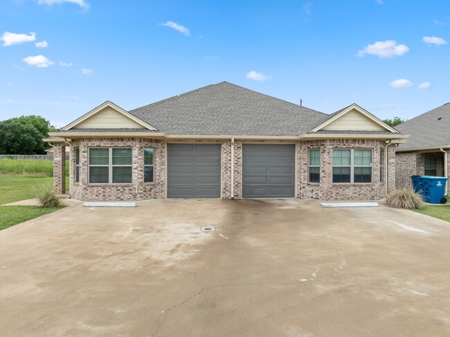 Photo - 525 E Spring Valley Rd