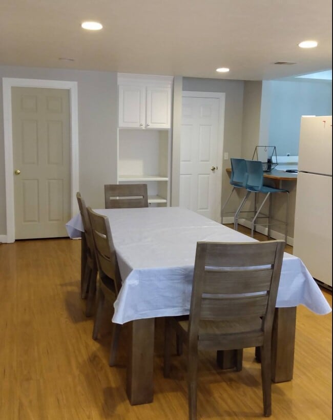 Dining - 10994 Fairview Ave