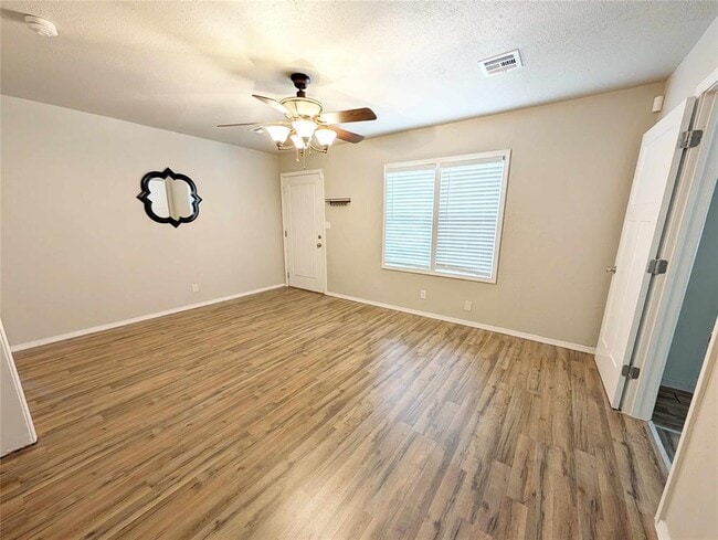 Photo - 217 E Douglas Dr