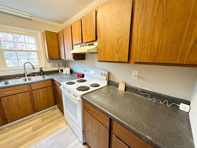 Building Photo - 7 Misty Creek Ct