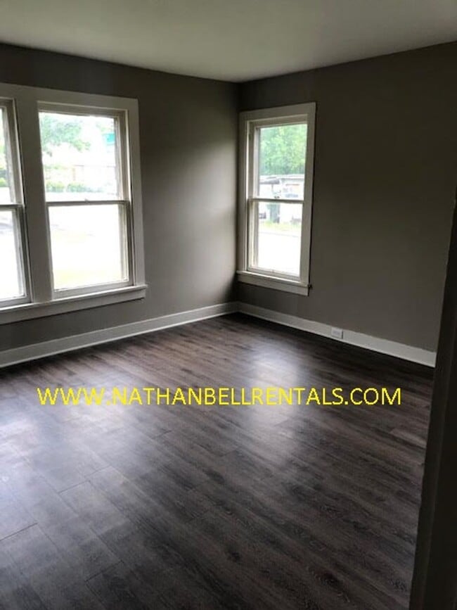 Photo - 266 5th St SE